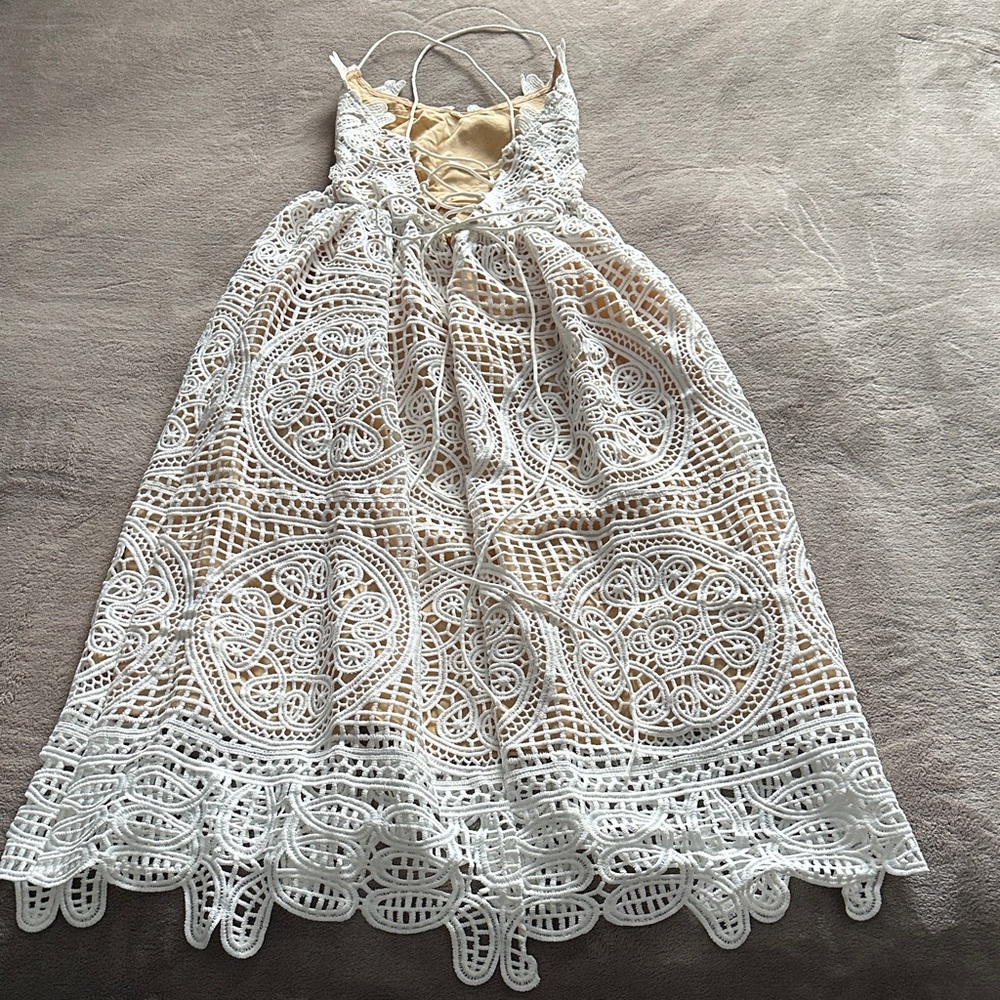 Chicwish White Lace Overlay women’s dress